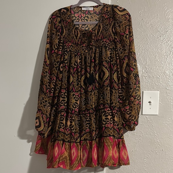 TALULAH Other - TALULAH Black and Pink Patterned Blouse